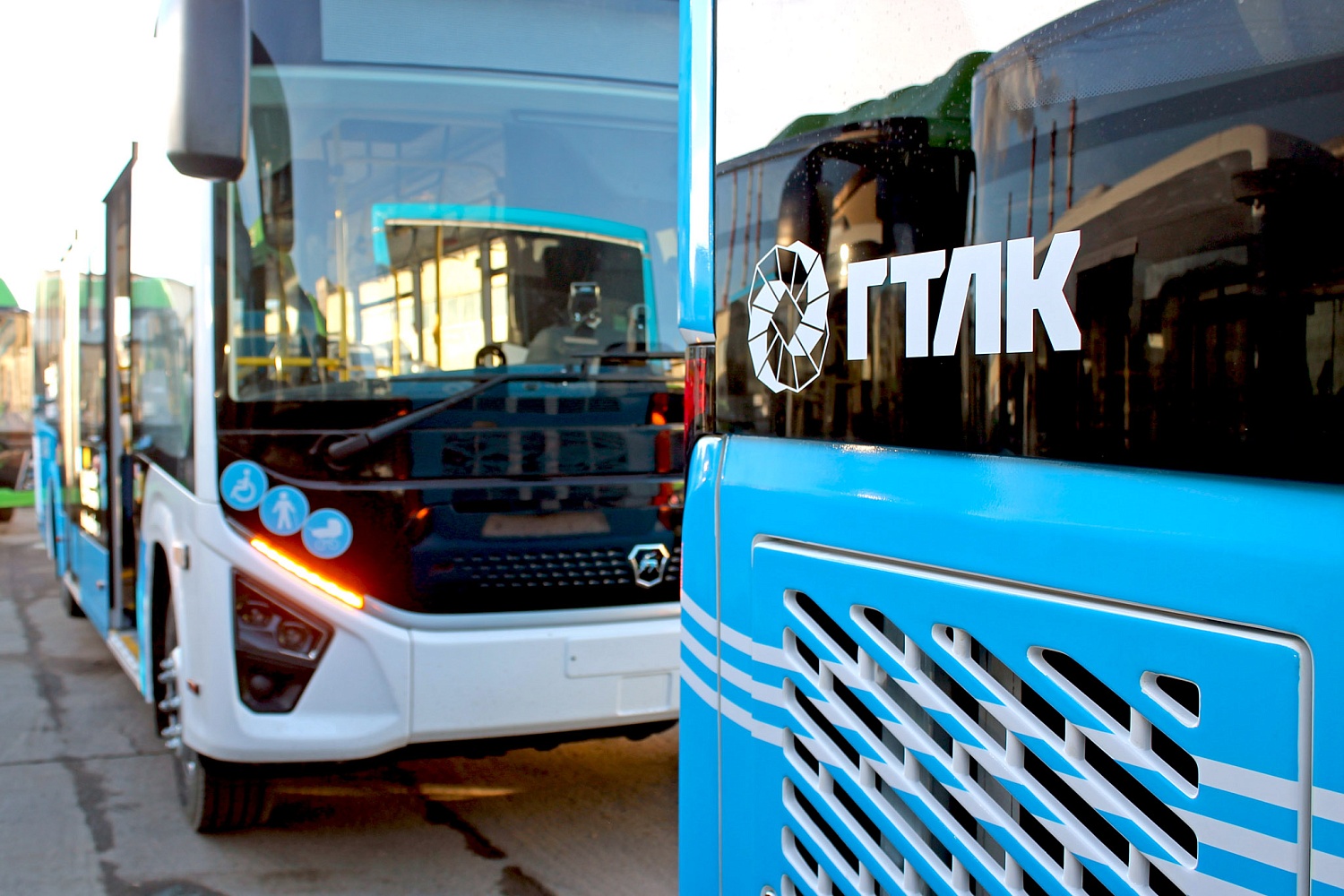 ООО "ТНСТ" отгружено 15 автобусов в Новый Уренгой 